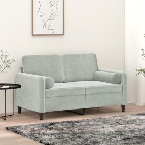   2 személyes világosszürke bársony kanapé díszpárnákkal 120 cm