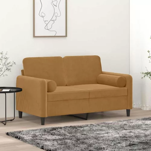 2 személyes barna bársony kanapé díszpárnákkal 120 cm
