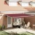 vidaXL burgundi vörös kézzel kihúzható LED-es napellenző 450 x 300 cm