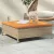 bézs polyrattan és akácfa kerti asztal 70 x 70 x 25 cm