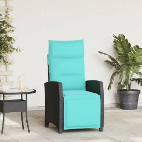Fekete polyrattan fekvő kerti szék oldalsó asztallal